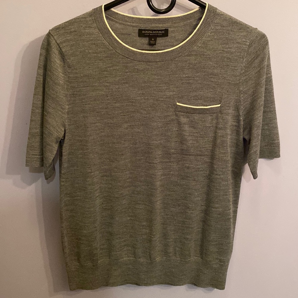 Women’s Banana Republic Sweater Shirt